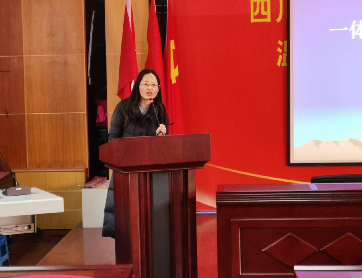 王泽琼校长授课